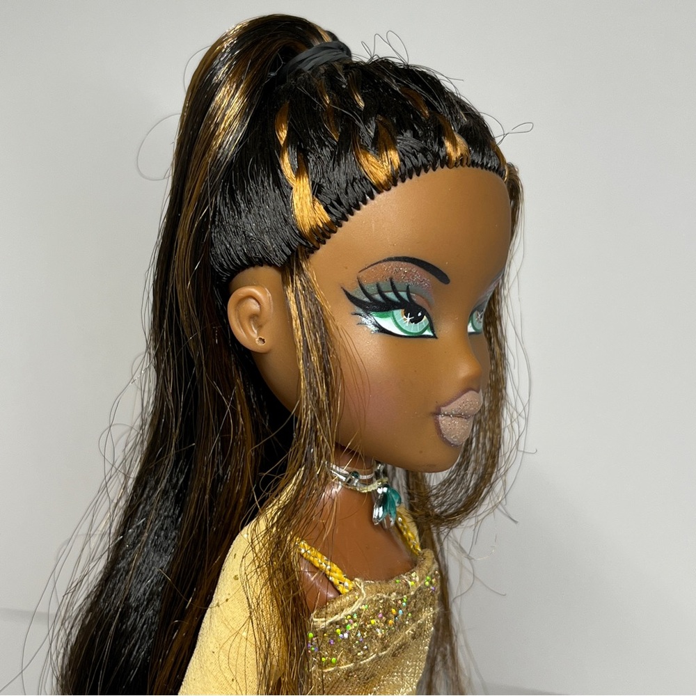 Vintage 2003 Bratz Formal Funk Sasha Doll Gold Dress Secondary Outfit Prom Y2k - Picture 9 of 15